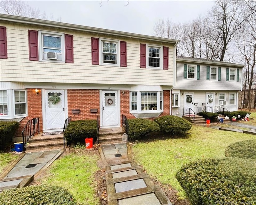 33 Drummers Ln, Bethel, CT 06801