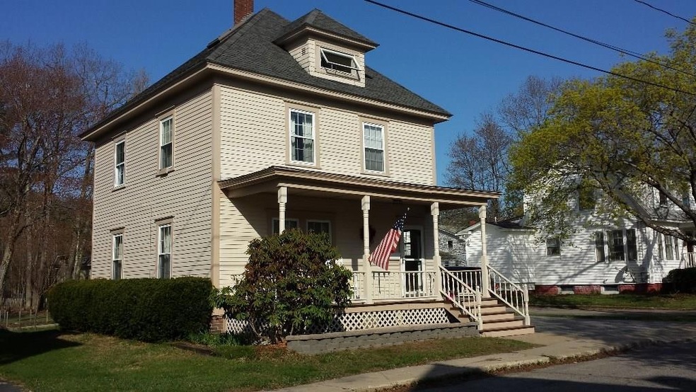 Charming Colonial home well cared...