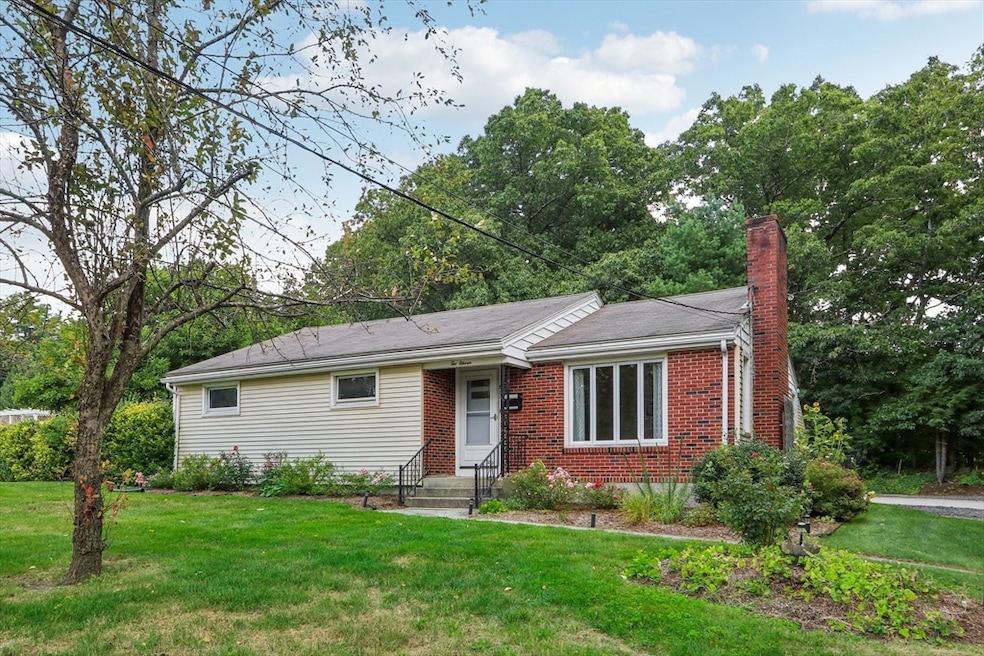 211 Manning St, Hudson, MA 01749 - photo 1