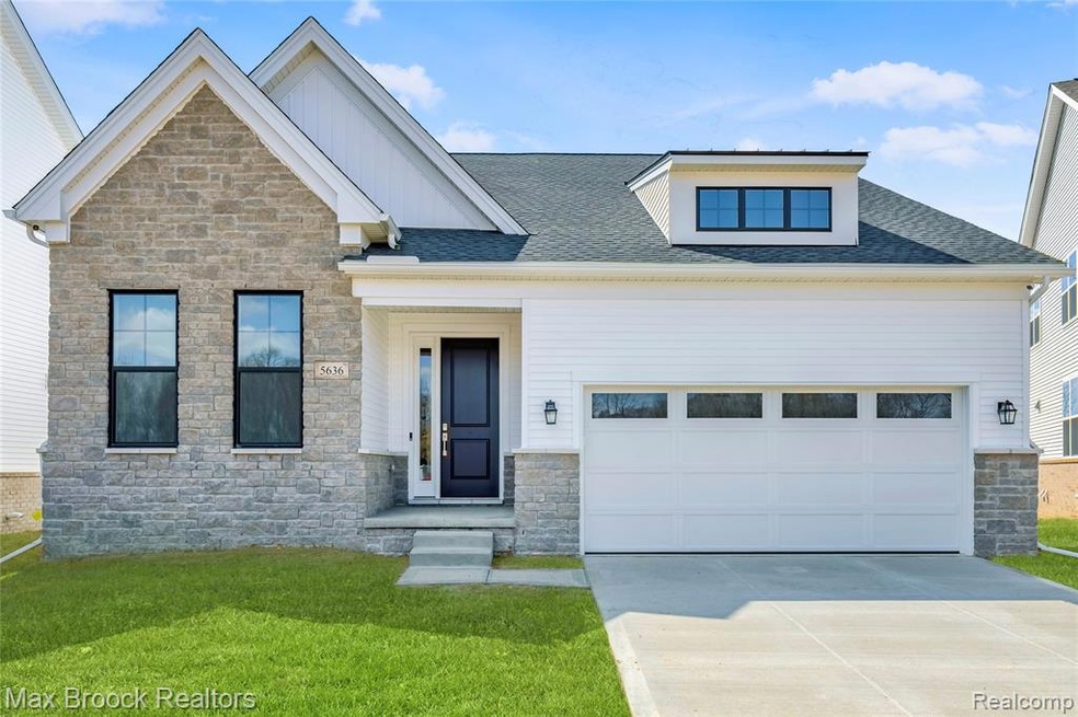 5636 Suffolk Ct, West Bloomfield, MI 48322 - photo 1