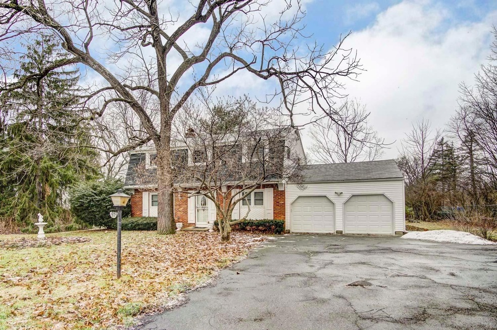 979 McNaughten Rd, Columbus, OH 43213 - photo 1