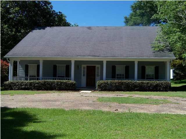 Stunning creole located in Burma Hills is convenie