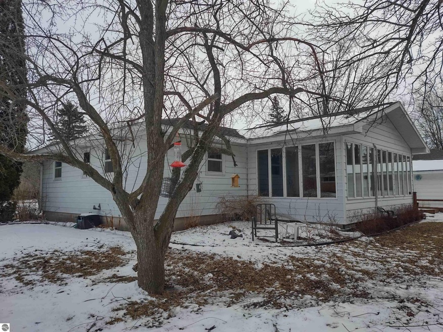435 N Main St, Au Gres, MI 48703 - photo 1