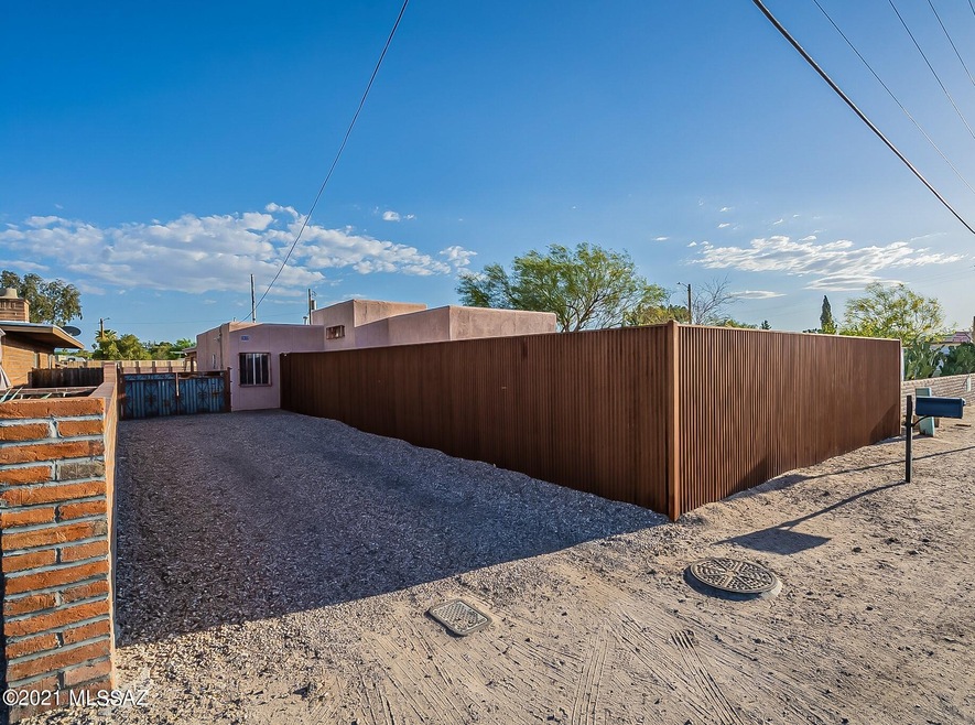 1612 E Roger Rd, Tucson, AZ 85719 - photo 1