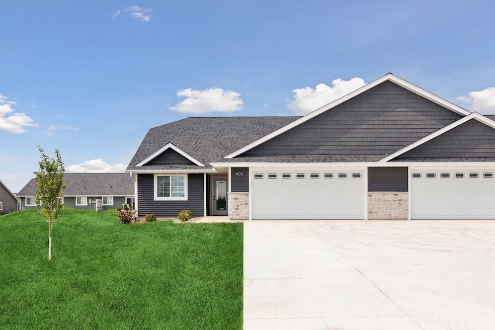 617 Field Point St, Roberts, WI 54023 - photo 1