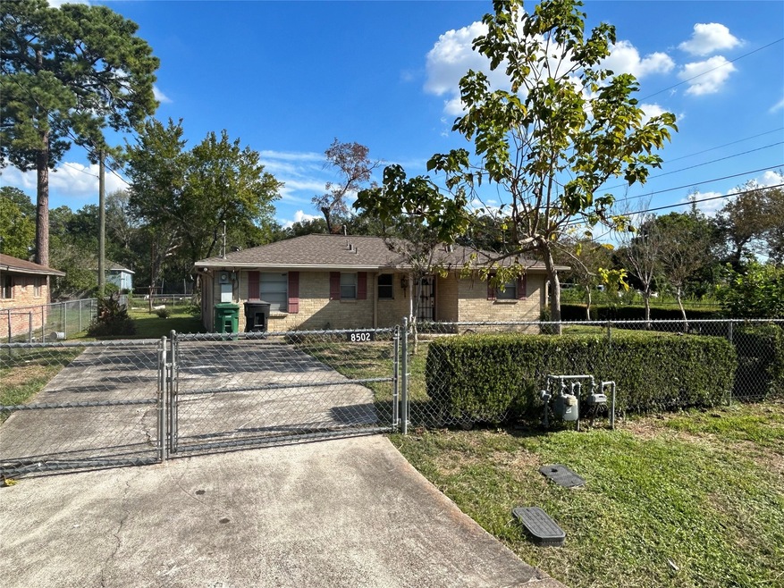 8502 Spaulding St, Houston, TX 77016 - photo 1