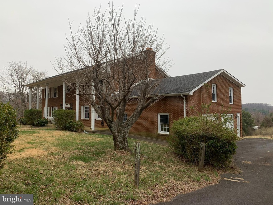 5287 Pond Mountain Rd, Broad Run, VA 20137 - photo 1