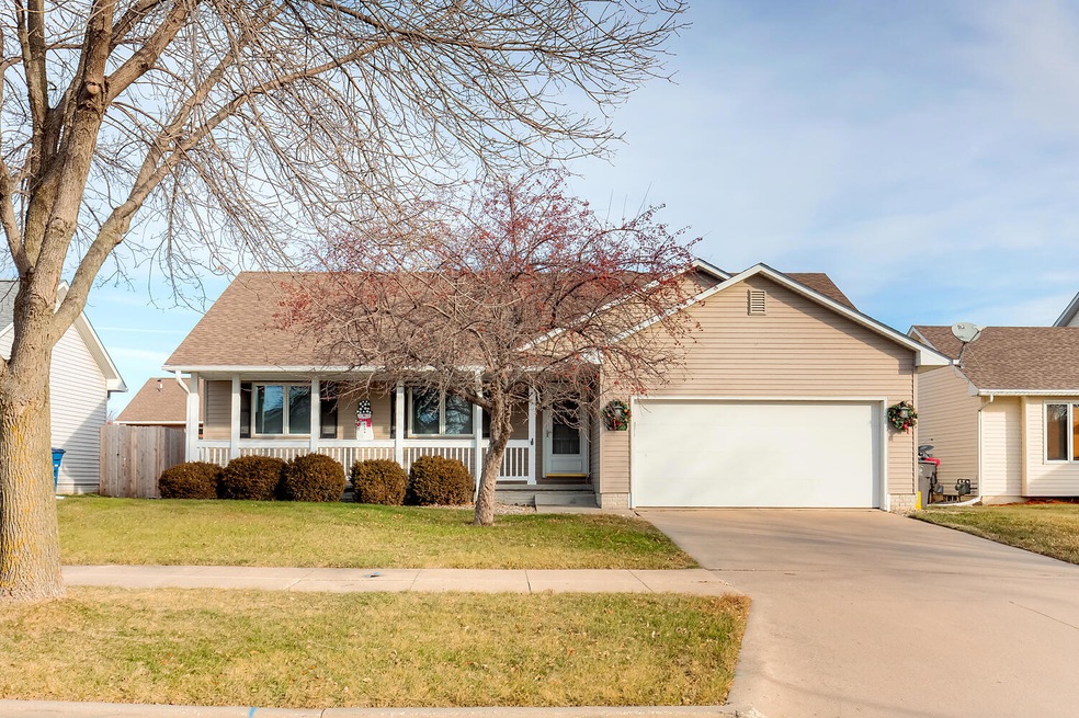 2725 River Ridge Rd, Des Moines, IA 50320 - photo 1