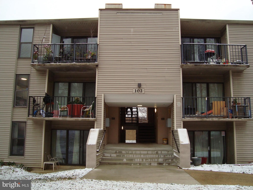 102 Duvall Ln, Gaithersburg, MD 20877 - photo 1