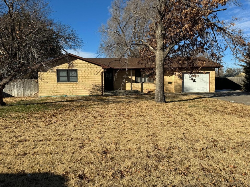 907 S Harrison St, Hugoton, KS 67951 - photo 1