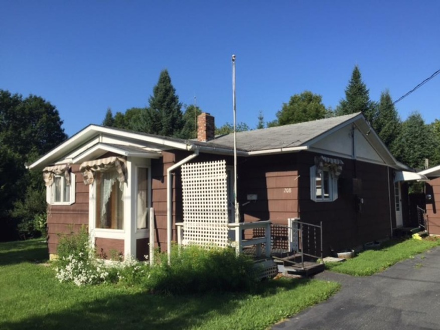 208 Sunset Dr, Saint Johnsbury, VT 05819 - photo 1