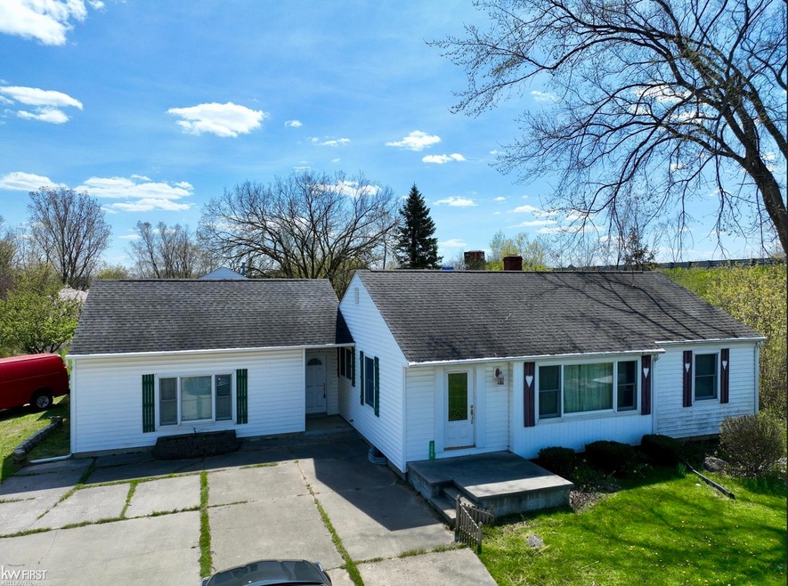 1278 Maple Rd, Flint, MI 48507 - photo 1