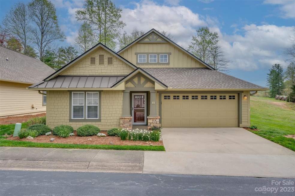 32 Gray Wolf Ln, Hendersonville, NC 28792 - photo 1