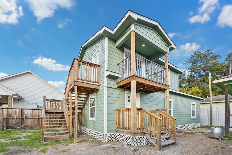 2nd floor unit w private balcony