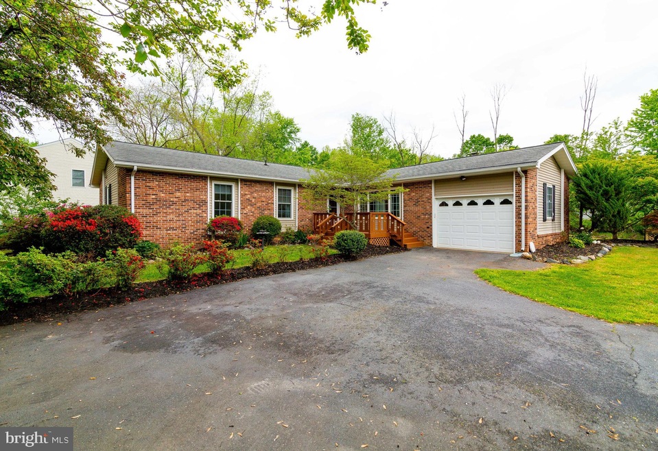 2000 Dewey Dr, Stafford, VA 22554 - photo 1