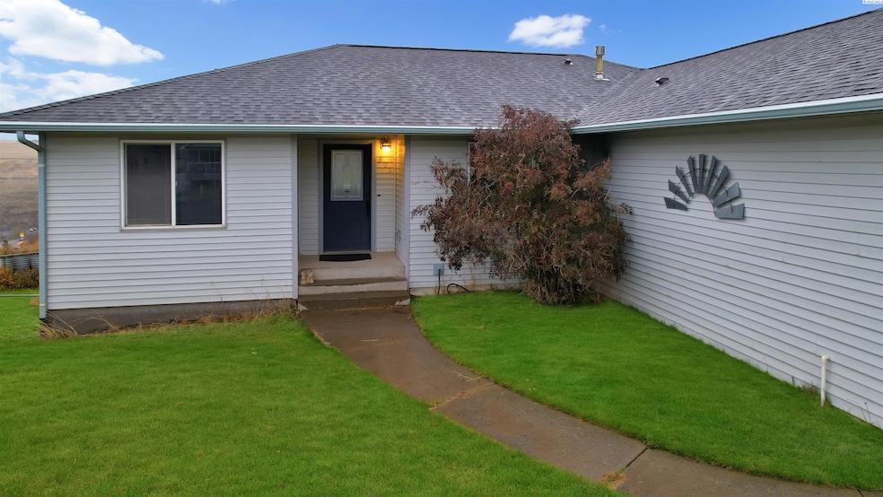 305 Ledbetter Ct, Colfax, WA 99111 - photo 1