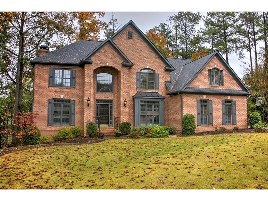 GORGEOUS FIVE BEDROOM IN SOUGHT AFTER EASTHAMPTON