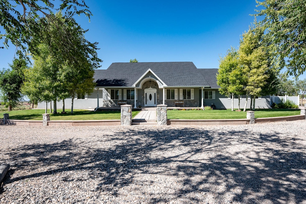 1281 E Midvally Rd-11