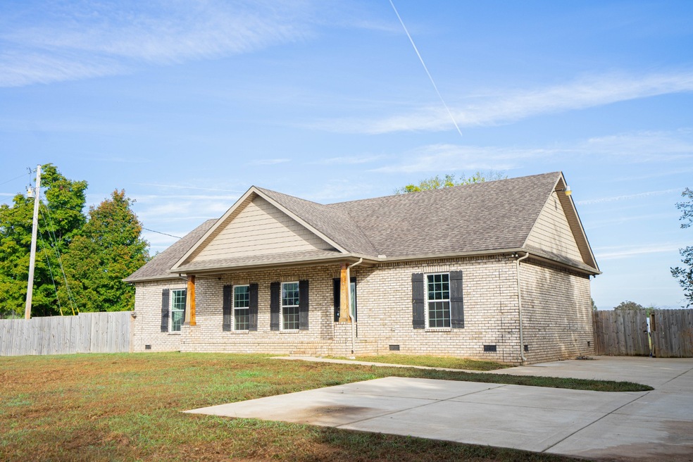 1424 Highway 64 W, Shelbyville, TN 37160 - photo 1