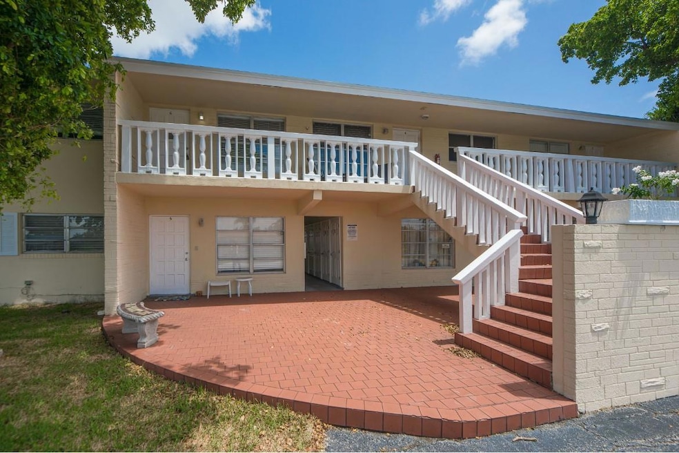 1033 NW 30th Ct unit 4, Wilton Manors, FL 33311 - photo 1