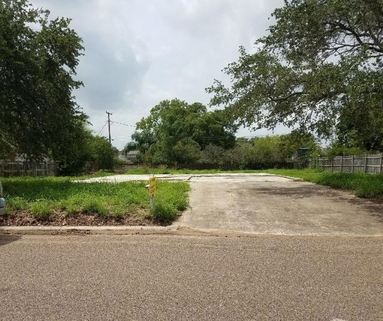 1207 Valley View Dr, Weslaco, TX 78596 - photo 1