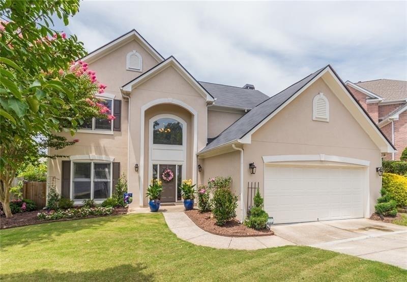 Beautiful Home with Easy to Maintain Plants
