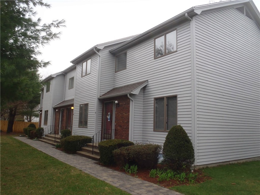 435 Scituate Ave unit 2B, Cranston, RI 02921 - photo 1