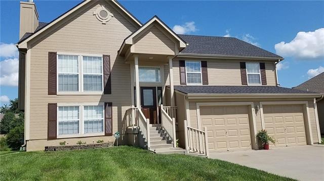 811 Cindy Ln, Raymore, MO 64083 - photo 1