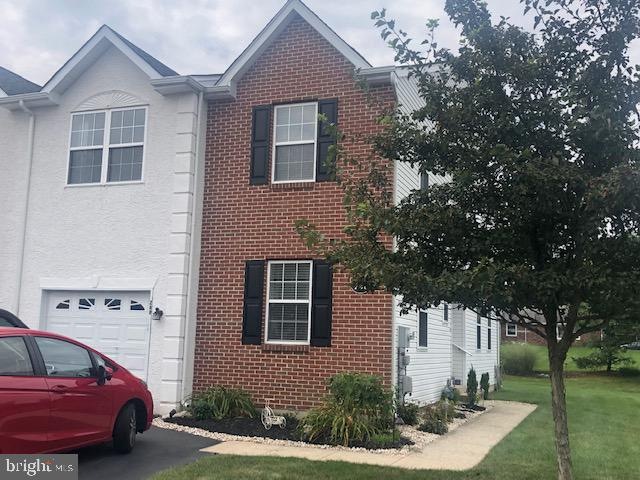 268 Hampshire Dr, Sellersville, PA 18960 - photo 1