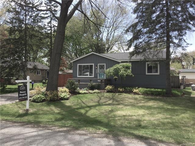 Welcome to 2373 Mentone in Wolverine Lake
