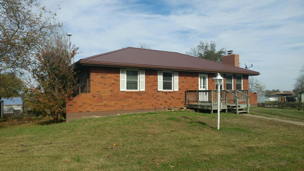 305 E Logan St, Jerico Springs, MO 64756 - photo 1