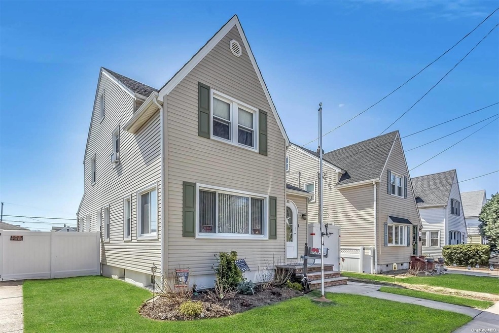 185 Willets Ave, West Hempstead, NY 11552 - photo 1