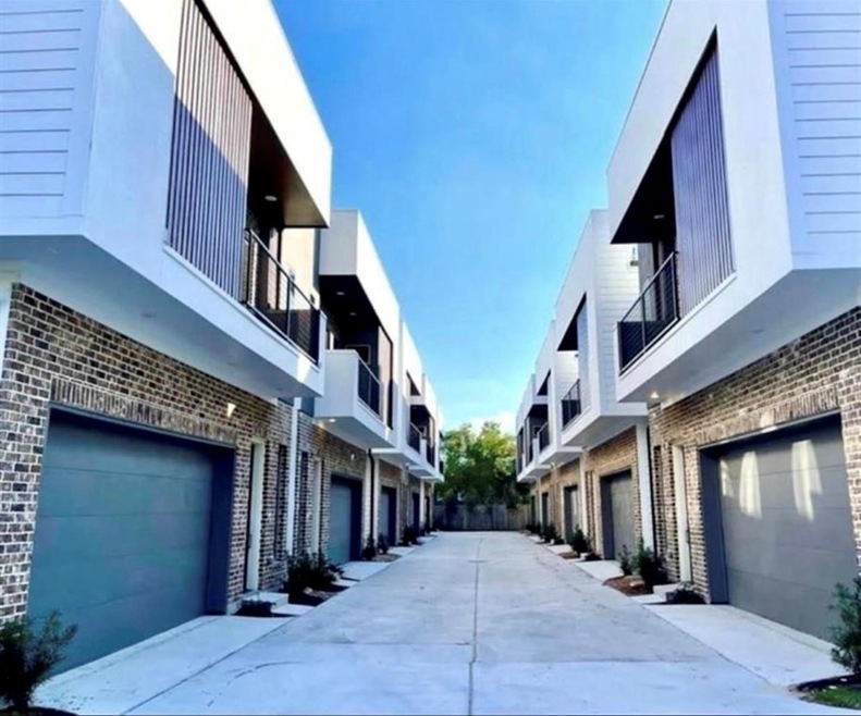 803 Thornton Rd unit J, Houston, TX 77018 - photo 1