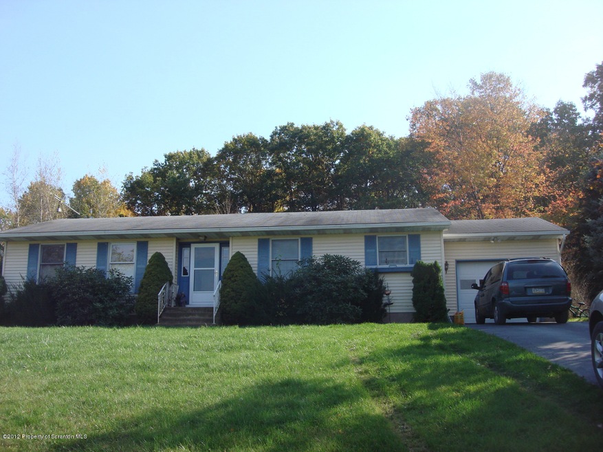 131 Pebble Dr, Tunkhannock, PA 18657 - photo 1