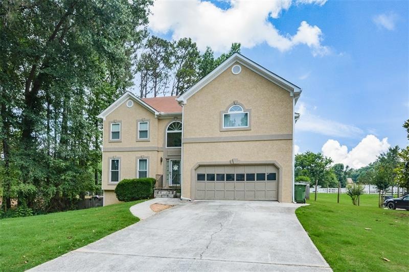 Stucco and Vinyl Siding - 2 story with Basement!