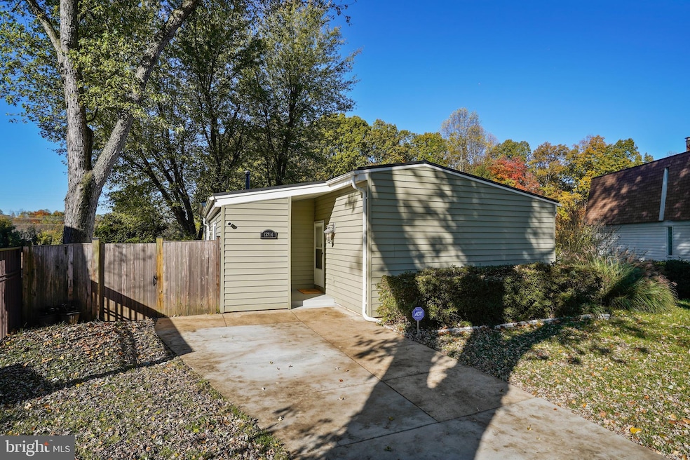 12704 Kingsbury Ct, Woodbridge, VA 22192 - photo 1