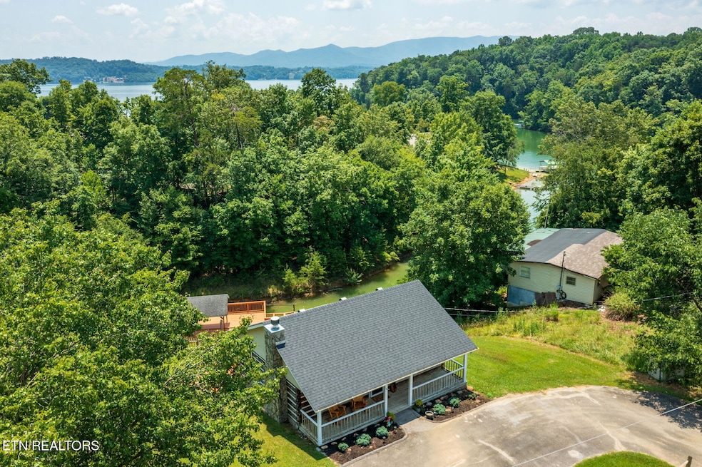 922 Campfire Point, Dandridge, TN 37725 - photo 1