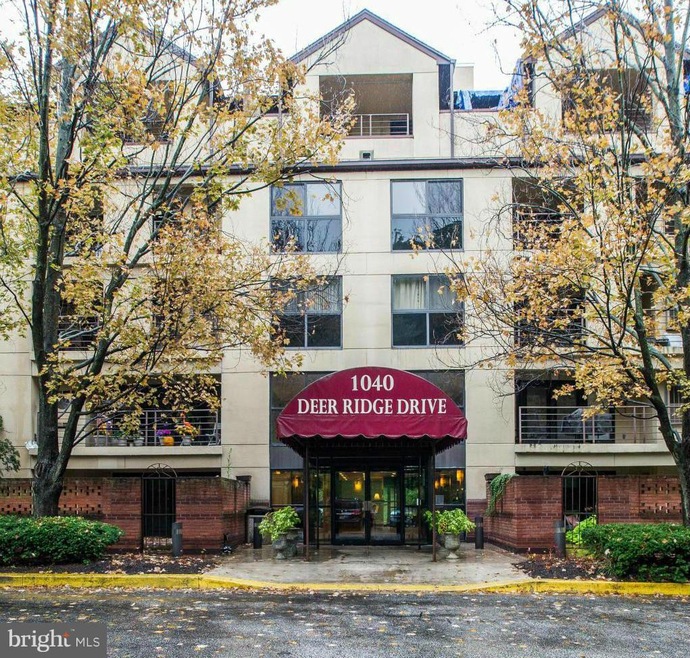 1040 Deer Ridge Dr unit 401, Baltimore, MD 21210 - photo 1