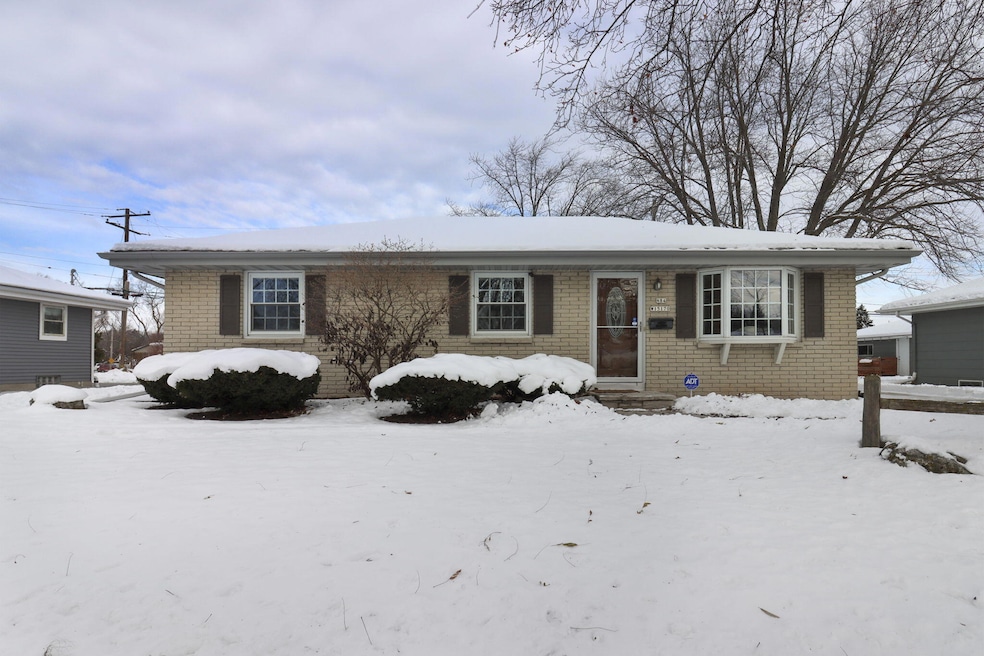 N84W15170 Knoll Terrace, Menomonee Falls, WI 53051 - photo 1