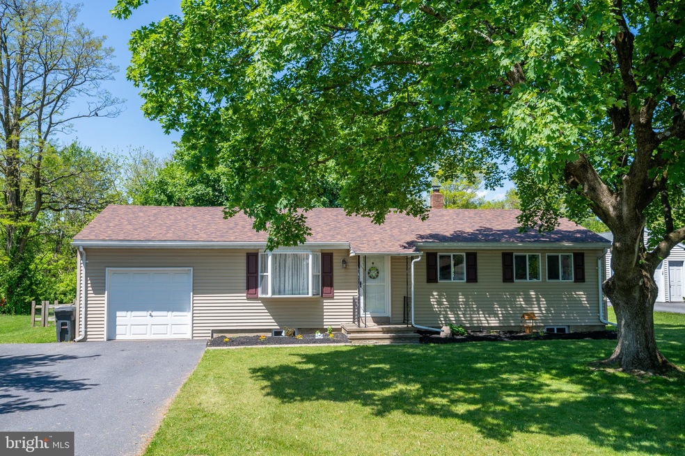 1160 Main St, Shoemakersville, PA 19555 - photo 1