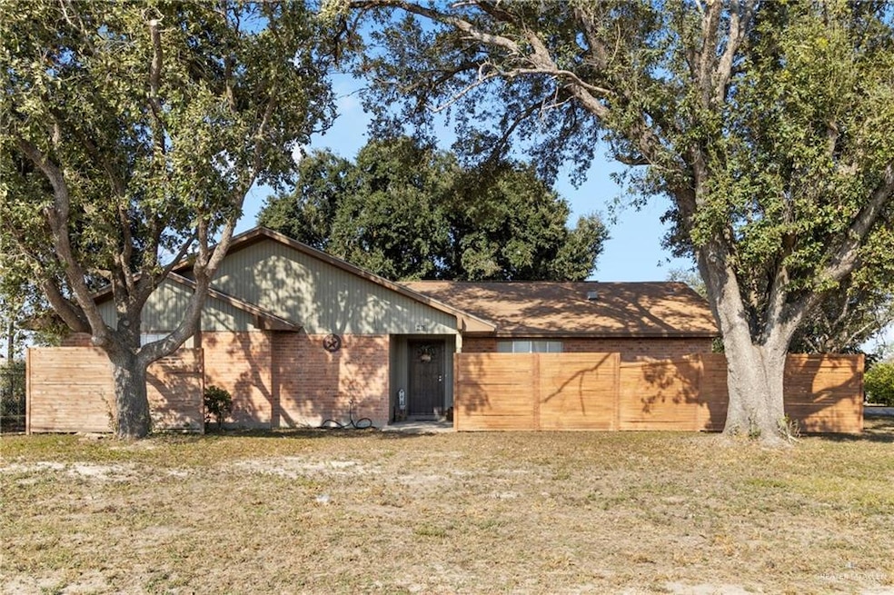 Ranch-style house with a front yard