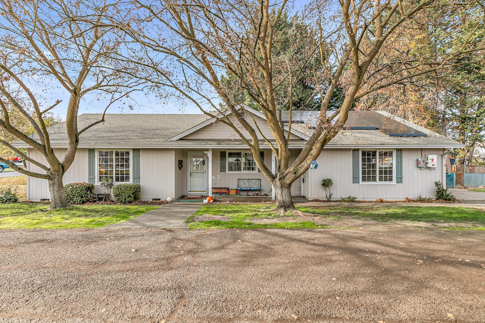 439 Midway Rd, Medford, OR 97501 - photo 1