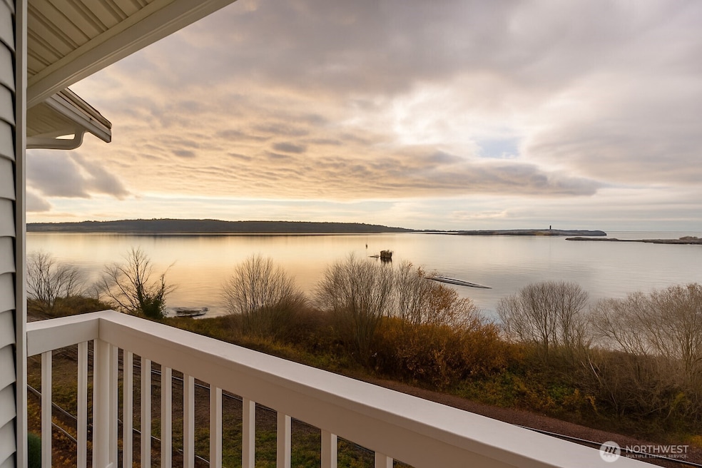 1055 Peace Portal Dr unit 7, Blaine, WA 98230 - photo 1