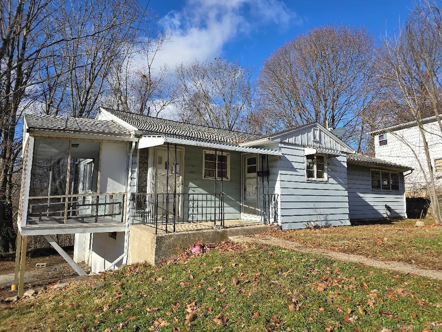 401 Farmington Ave, Waterbury, CT 06710 - photo 1