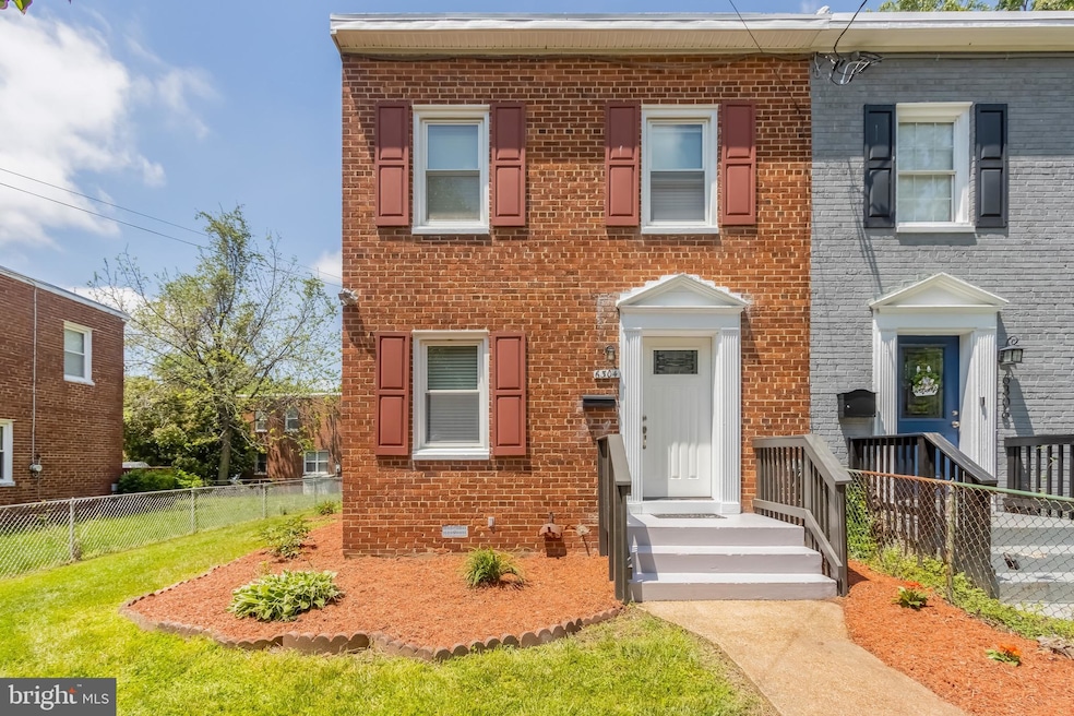 6304 Carrington Ct, Capitol Heights, MD 20743 - photo 1