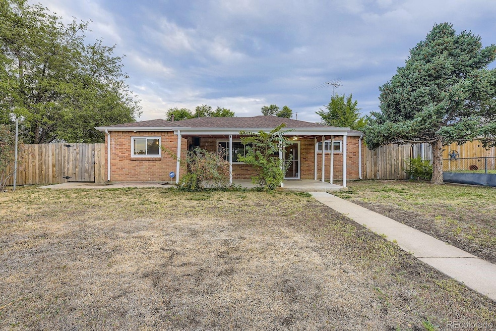 1010 Ash Ct, Thornton, CO 80229 - photo 1