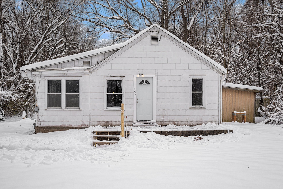 242 Higgins St, Niles, MI 49120 - photo 1