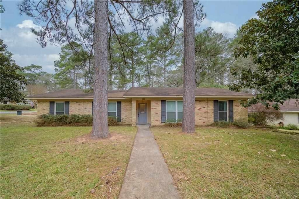 413 Edgewood Dr, Pineville, LA 71360 - photo 1