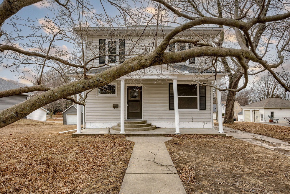 104 W Clarinda Ave, Shenandoah, IA 51601 - photo 1