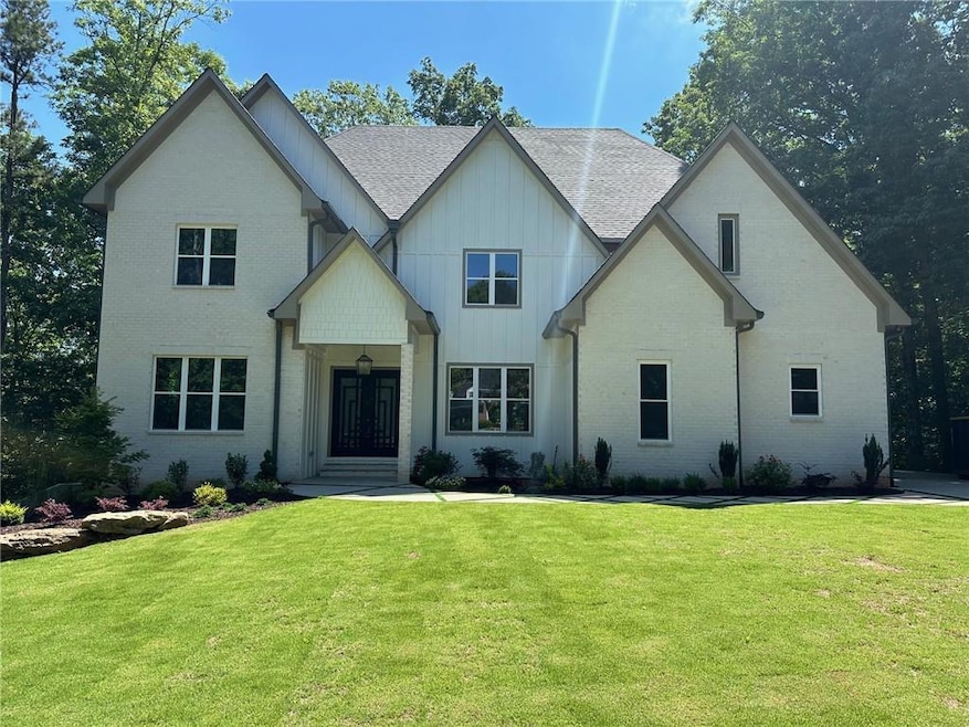 Modern farmhouse with a front yard